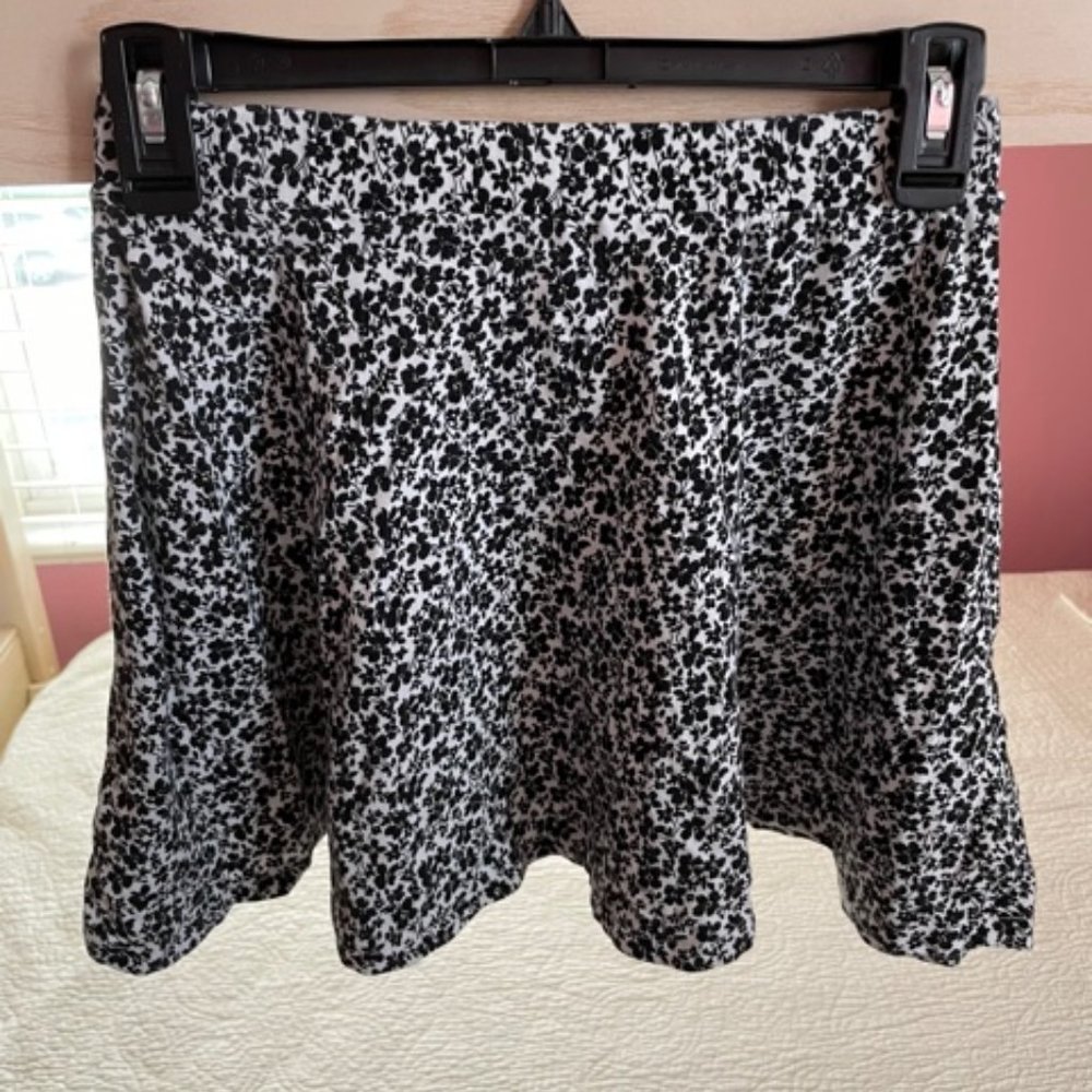 ✪ Aeropostale Black/White Floral A-Line Mini Skirt